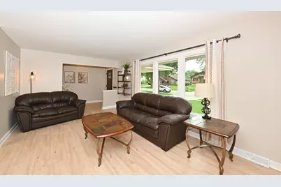 300 E Parkway Estates Dr, Oak Creek, WI 53154 - Photo 6
