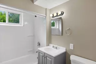 5676 N 43rd St, Milwaukee, WI 53209 - Photo 12
