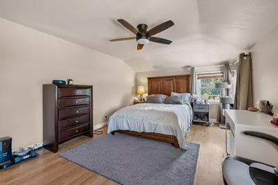 1826 E Fernwood Ave, Milwaukee, WI 53207 - Photo 18