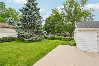 N92W16938  Roger Ave, Menomonee Falls, WI 53051 - Photo 24