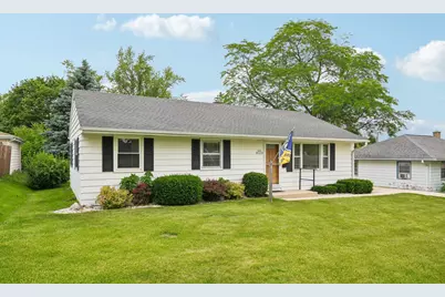 N92W16938  Roger Ave, Menomonee Falls, WI 53051 - Photo 1
