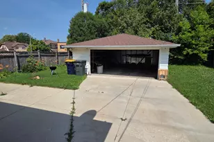 2306 S 85th St, West Allis, WI 53227 - Photo 6