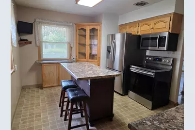 2306 S 85th St, West Allis, WI 53227 - Photo 2