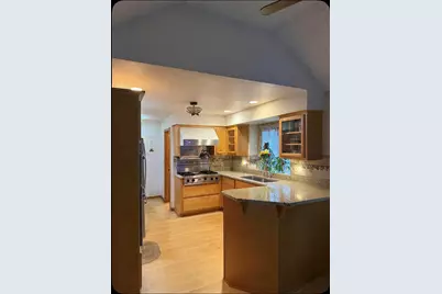 11028 W Daphne St, Milwaukee, WI 53224 - Photo 10