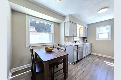 3215 W Oriole Dr, Milwaukee, WI 53209 - Photo 2