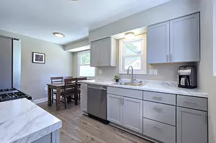 3215 W Oriole Dr, Milwaukee, WI 53209 - Photo 4