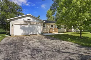 N6592 Lorraine Rd, Richmond, WI 53115 - Photo 2