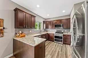 W206N16377 Marshland Dr, Jackson, WI 53037 - Photo 14