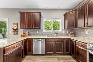 W206N16377 Marshland Dr, Jackson, WI 53037 - Photo 16
