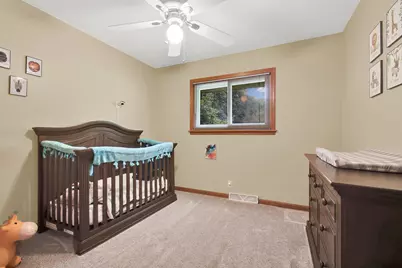 2614 W Chestnut Rd, Mequon, WI 53092 - Photo 16