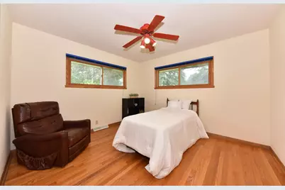 W156N8028  Pilgrim Rd, Menomonee Falls, WI 53051 - Photo 16