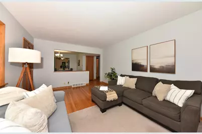W156N8028  Pilgrim Rd, Menomonee Falls, WI 53051 - Photo 6