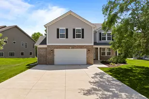 501 Manning Way, Lake Geneva, WI 53147 - Photo 2