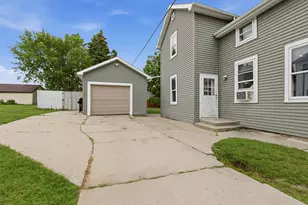 1210 Hamilton St, Manitowoc, WI 54220 - Photo 36