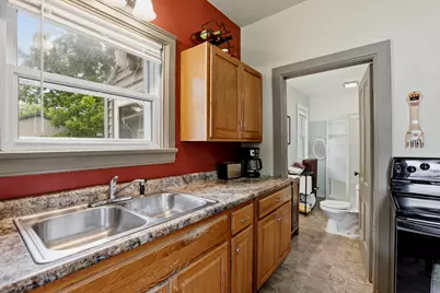 1210  Hamilton St, Manitowoc, WI 54220 - Photo 8