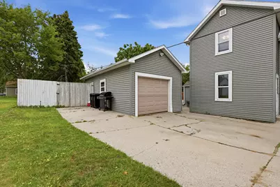 1210  Hamilton St, Manitowoc, WI 54220 - Photo 30