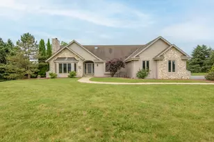 S88W34777 Nesting Ln, Eagle, WI 53119 - Photo 2