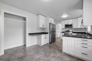 567 W Fransee Ln, Glendale, WI 53217 - Photo 10