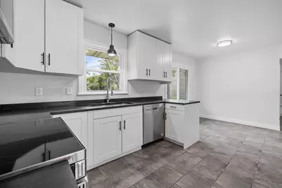 567 W Fransee Ln, Glendale, WI 53217 - Photo 8