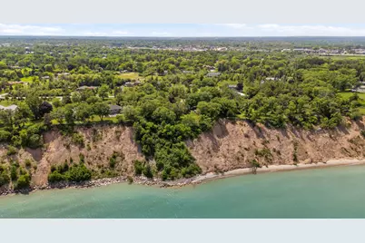 11272 N Lakeview Pl, Mequon, WI 53092 - Photo 8