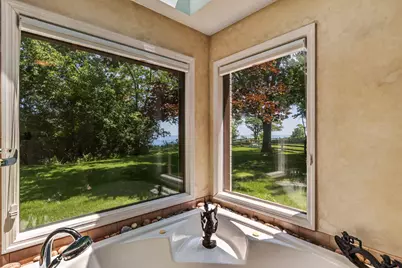 11272 N Lakeview Pl, Mequon, WI 53092 - Photo 28