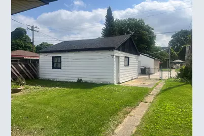 5760 N 93rd St, Milwaukee, WI 53225 - Photo 16