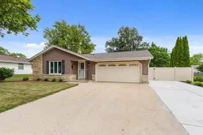 1111  Wisteria Ln, Waukesha, WI 53189 - Photo 2