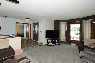 8035 W Bruss Ln, Franklin, WI 53132 - Photo 12