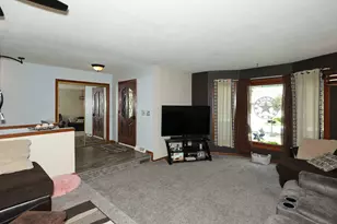 8035 W Bruss Ln, Franklin, WI 53132 - Photo 12