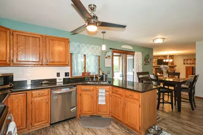 8035 W Bruss Ln, Franklin, WI 53132 - Photo 4