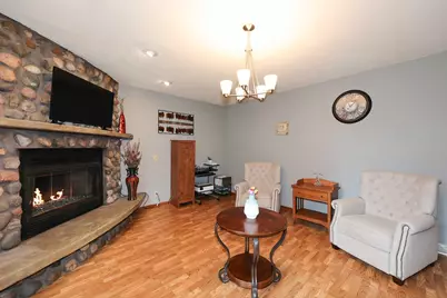 8035 W Bruss Ln, Franklin, WI 53132 - Photo 16