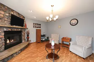 8035 W Bruss Ln, Franklin, WI 53132 - Photo 16