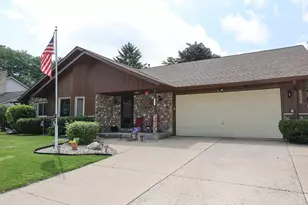 8035 W Bruss Ln, Franklin, WI 53132 - Photo 48