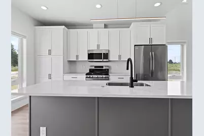 9405 S Cypress Pl, Oak Creek, WI 53154 - Photo 16