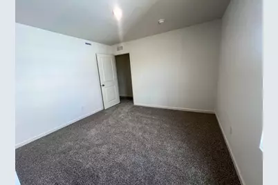 7123  Oakmont Rd, Racine, WI 53403 - Photo 8