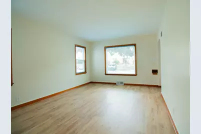 2924 S 46th St, Milwaukee, WI 53219 - Photo 6