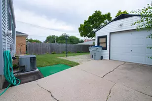 2924 S 46th St, Milwaukee, WI 53219 - Photo 20