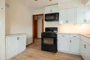 2924 S 46th St, Milwaukee, WI 53219 - Photo 8