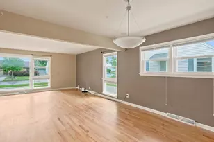 3334 N 98th St, Milwaukee, WI 53222 - Photo 8