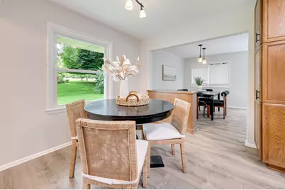 11762 N Ridgeway Ave, Mequon, WI 53097 - Photo 8