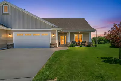 525  Mapleleaf Ct, Manitowoc, WI 54220 - Photo 2