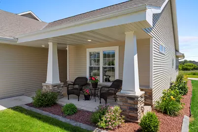 525  Mapleleaf Ct, Manitowoc, WI 54220 - Photo 6