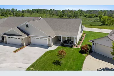 525  Mapleleaf Ct, Manitowoc, WI 54220 - Photo 2