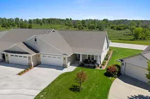 525 Maple Leaf Ct, Manitowoc, WI 54220 - Photo 2