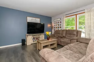 2002 Dixie Dr, Waukesha, WI 53189 - Photo 2