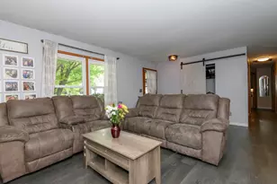 2002 Dixie Dr, Waukesha, WI 53189 - Photo 4