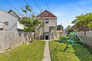 1707 W Burnham St, Milwaukee, WI 53204 - Photo 20