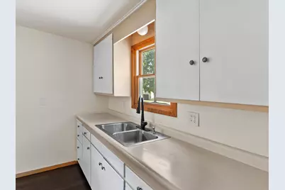1445  Daisy Dr, Manitowoc, WI 54220 - Photo 14