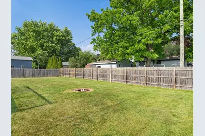 1445  Daisy Dr, Manitowoc, WI 54220 - Photo 6