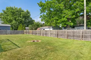 1445 Daisy Dr, Manitowoc, WI 54220 - Photo 6